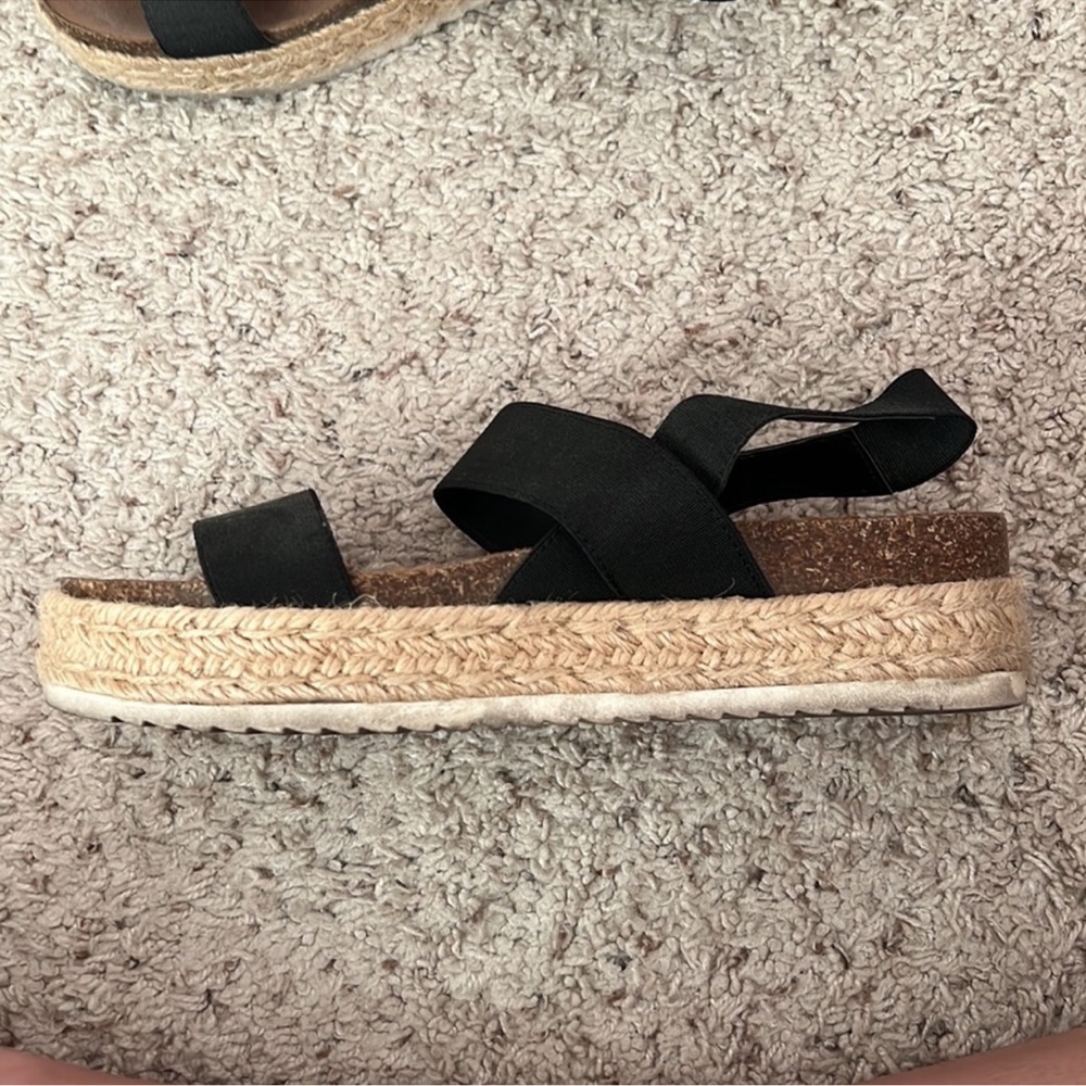 ESPADRILLES - Picture 2 of 3